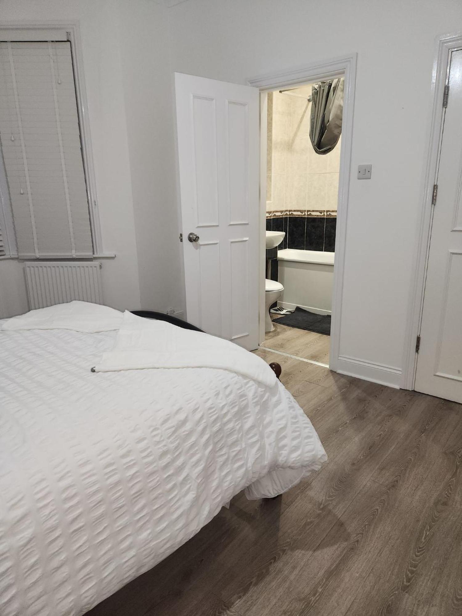 The London En-Suite Ilford Exteriör bild