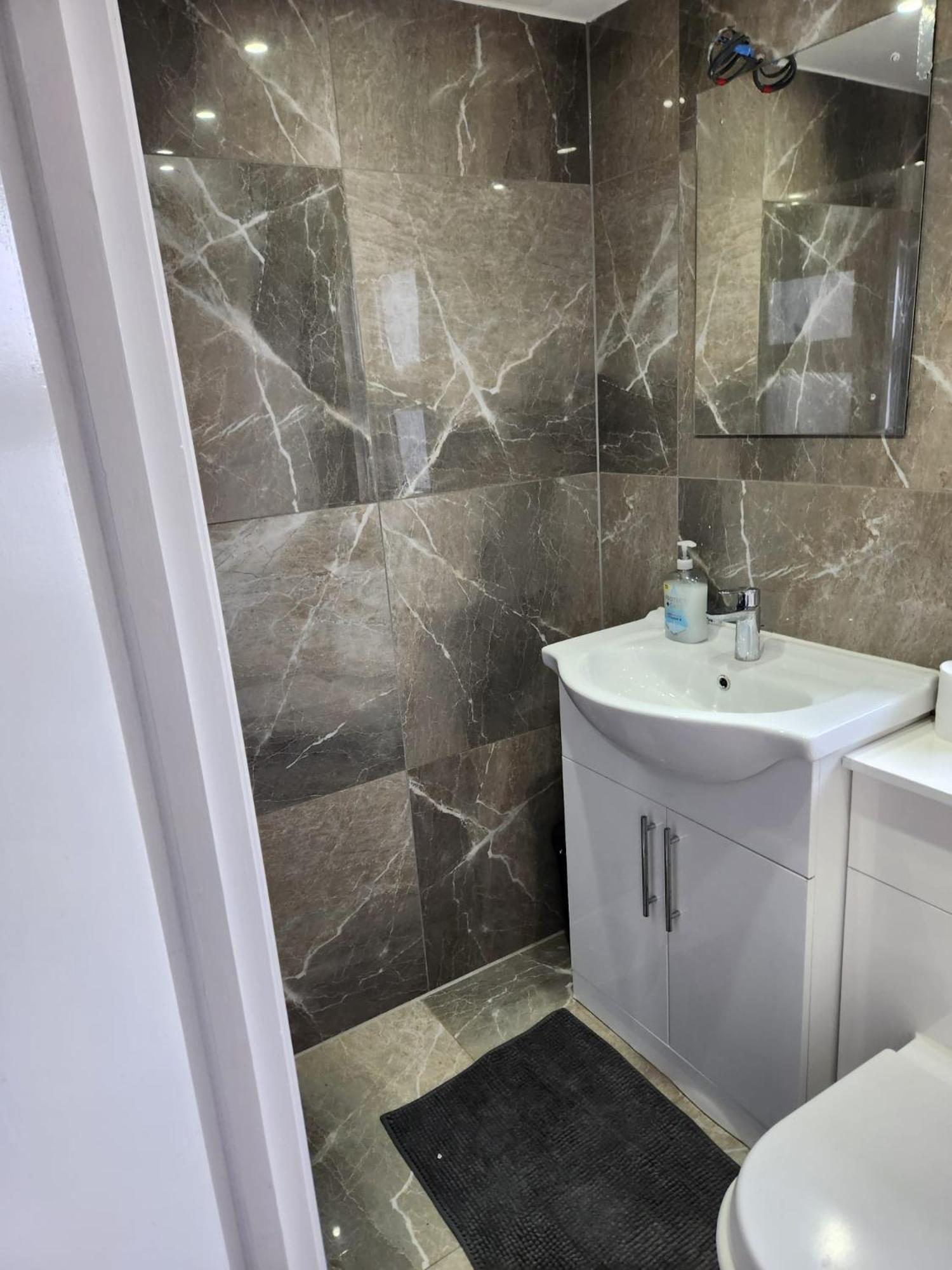 The London En-Suite Ilford Exteriör bild